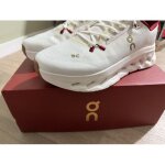 On running cloudmonster blanc / bordeaux ? neuves avec bo�te