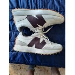 Vend une paire de basket new balance 327 gris blanc bordeau taille 42 homme