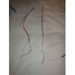 Paire de bretelles de soutien gorge blanches bord�es ray�es rouges et blanches avec volant de broderie ...