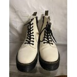 Paire de chaussures type boots style doc martens taille 39