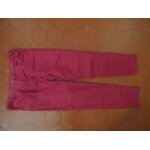Pantalon 3 / 4 peau de pêche rose foncé blanche porte Pantalon 3 / 4 peau de pêche rose foncé blanche porte