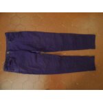 Pantalon 3 / 4 peau de pche violet blanche porte