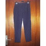 Pantalon femme  pinces de marque bershka, taille s ( mex 26 ), coloris noir fantaisie fines bandes blanches, ...