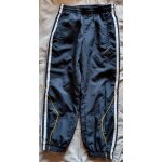 Pantalon de jogging garon 6 ans. marque adidas. noir. avec bandes blanches sur le ct extrieur et ...