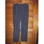Pantalon de sport reebok de taille m , de couleur gris , entre jambes 80 cm . Pantalon de sport reebok de taille m , de couleur gris , entre jambes 80 cm .
