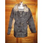 Parka 3 suisses , col fausse fourrure amovible , de couleur marron fonc , taille 38 / 40 .
