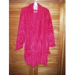 Peignoir 3 suisses , matire innovante 200g / m2 , polaire peluche 100% polyester , de couleur framboise ...