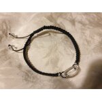 Petit bracelet muni de pierres swarovski