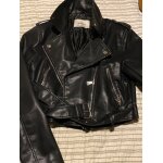 Petit perfecto noir marque stradivarius taille l petite poche ct avec ceinture jolie pice. courte