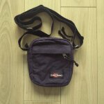 Petit sac  bandoulire eastpak violet fonc