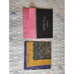 Pierre cardin foulard 100% soie dans sa pochette neuf impression cachemire ocre / violet