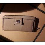 Portefeuilles beige cuir et boucle aimant doré porte cartes porte monnaie plusieurs soufflet compartiments ... Portefeuilles beige cuir et boucle aimant doré porte cartes porte monnaie plusieurs soufflet compartiments ...