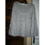 Pull gmo taille m 90% acrylique 10% polyester.