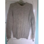 Un pull en laine beige
