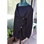 Pull long vero moda noir l�g�rement brillant� et fermeture avec 3 boutons. taille �tiquet�e:l.