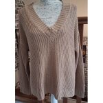 Pull oversize � grosses mailles avec le col en v