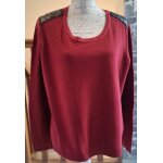 Pull rouge avec coudi�res et �paulettes