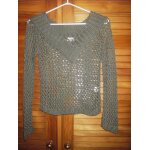 Pull  trous de marque etam , de couleur vert kaki , taille s , 100% polyester .