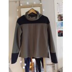 Pull vert kaki et noir avec l�ger col