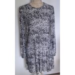 Robe blanche et noire fluide plisse