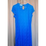 Robe bleue camaeu. taille 38. motif fleurs sur tulle. manches courtes.