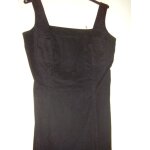 Robe cacharel, aux genoux, À bretelles, noire, 2 petites poches sur la poitrine Robe cacharel, aux genoux, À bretelles, noire, 2 petites poches sur la poitrine