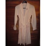 Robe de chambre brode petite fleur damart de couleur rose ple , taille 38 / 40 .