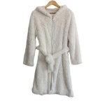 Robe de chambre. d�shabill� fausse fourrure blanc casse � capuche. zip. etam. taille m