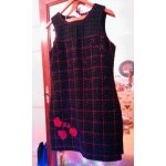 Robe chaude a carreaux noirs / rouges fleurs cousues 40 l desigual. Robe chaude a carreaux noirs / rouges fleurs cousues 40 l desigual.