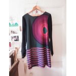 Robe colorée bras translucides noirs 44 xxl desigual. Robe colorée bras translucides noirs 44 xxl desigual.