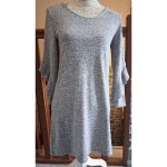 Robe courte in extenso avec les manches volant�es