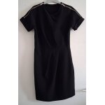 Robe courte noire avec les �paules zipp�es