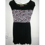 Robe courte noire / multicolore marque bershka taille 38 Robe courte noire / multicolore marque bershka taille 38