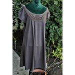 Robe courte promod marron  l'encolure en macram. tiquette coupe mais 40.
