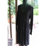 Robe ddp au tissu noir finement ajour� . coupe originale avec devt 2 grdes poches qui communiquent. taille ...