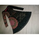 Robe desigual multicolore et noire, �critures, clous, dentelle s neuve