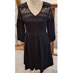 Robe lgante noire unie avec les paules et la nuque en dentelle