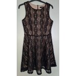 Robe lgante sans manches toute en dentelle noire
