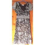 Robe lgante en voile marron imprim blanc - sans manches mais avec un lger mancheron volant - encolure ...