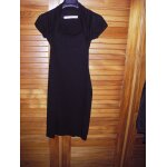 Robe d't de marque zara collection , de couleur noire , manche courte fronces aspect chale , taille ...