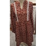 Robe fleurie bordeaux et beige avec bandes blanches ajour�es