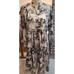 Robe fluide cr�me � motifs papillons noirs