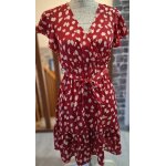 Robe fluide rouge et �cru avec sa ceinture assortie