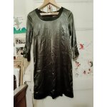 Robe lgre grise fonce bords noirs 40 l blanche porte.