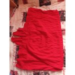 Robe longue de couleur rouge fines bretelles crois�es au dos tissu agr�able a porter