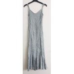 Robe longue grise satinee a dragons brodes. fines bretelles. caroll. taille 36