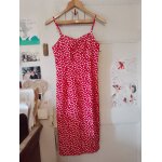 Robe mi longue rouge fleurs blanches 34 xs shein.