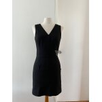 Robe noir col v empicement cuir cintre / black v - neck dress with fitted leather panel