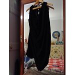 Robe noire asymtrique col pendant 40 l morgan.