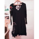 Robe noire imprimés blancs / rouges 42 xl desigual. Robe noire imprimés blancs / rouges 42 xl desigual.